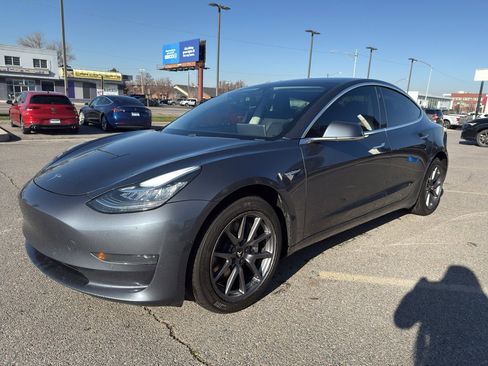 Used 2020 Tesla Model 3 Standard Range Plus image 3