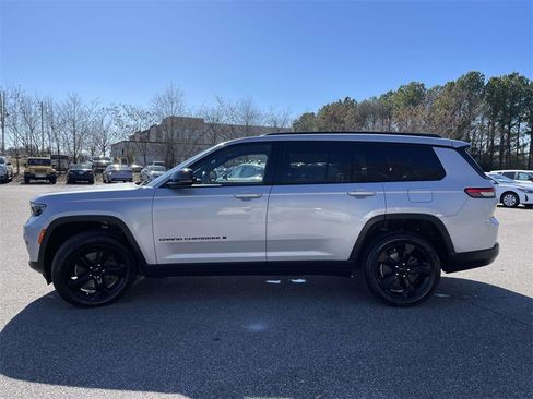 Used 2021 Jeep Grand Cherokee L Laredo image 5