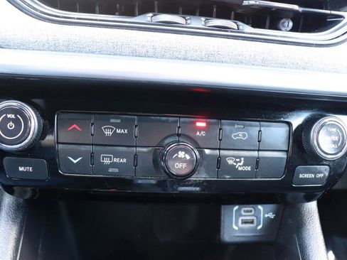 Used 2024 Jeep Compass Latitude AWD/4WD image 35