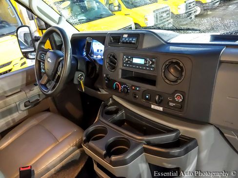 Used 2022 Ford E-350 and Econoline 350 Super Duty image 21