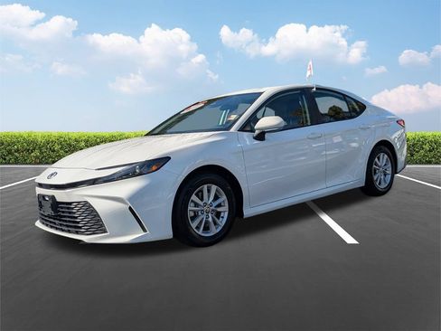 Used 2025 Toyota Camry LE FWD image 8