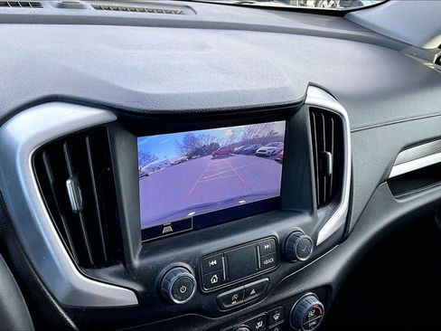 Used 2024 GMC Terrain SLT image 11