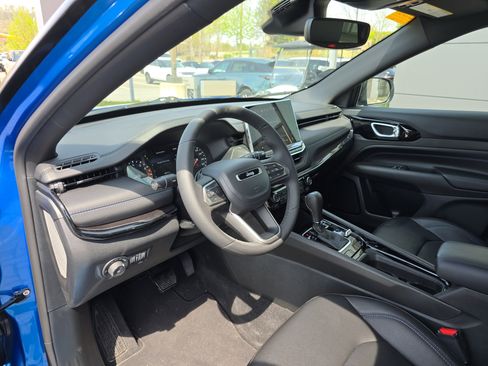 Used 2026 Jeep Compass Limited AWD/4WD image 23