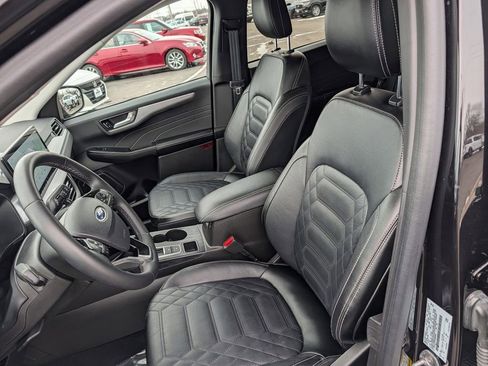 Certified 2023 Ford Escape Platinum w/ Premium Technology Package image 7