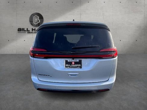 New 2026 Chrysler Pacifica Select FWD image 7