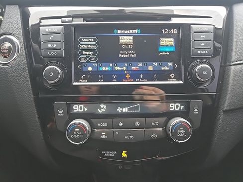 Used 2018 Nissan Rogue SV image 16