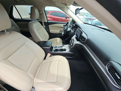 Used 2022 Ford Explorer XLT w/ Equipment Group 202A image 11