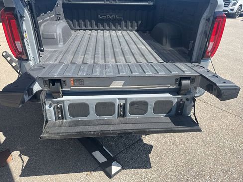 Used 2025 GMC Sierra 1500 AT4 w/ Technology Package AWD/4WD image 11