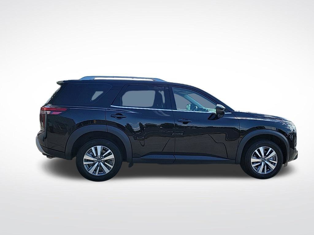 Used 2025 Nissan Pathfinder SL AWD/4WD image 5