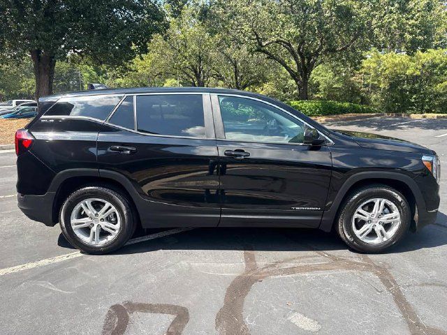 Used 2024 GMC Terrain SLE FWD image 3