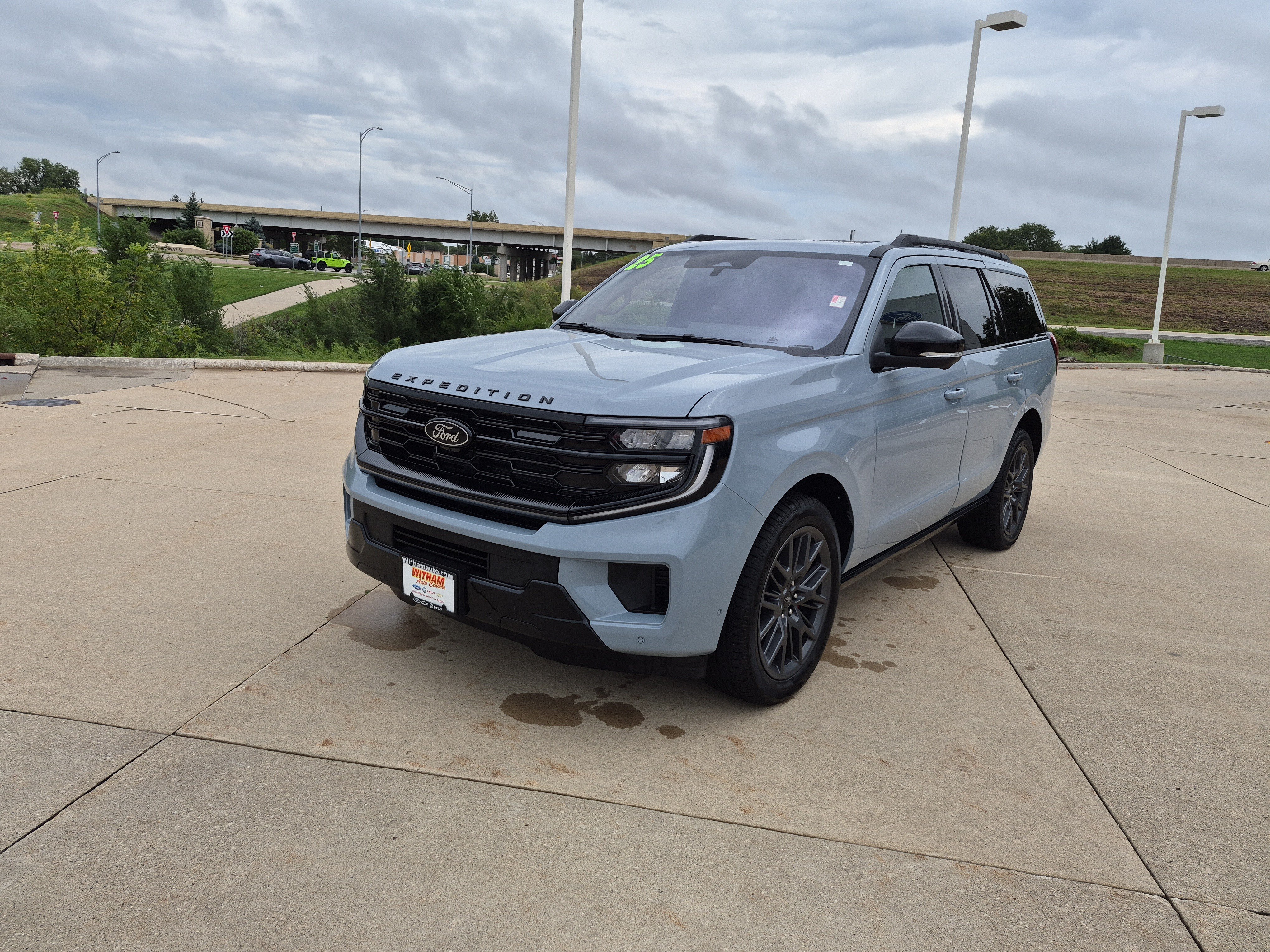Used 2025 Ford Expedition Platinum w/ Stealth Performance Package AWD/4WD image 10