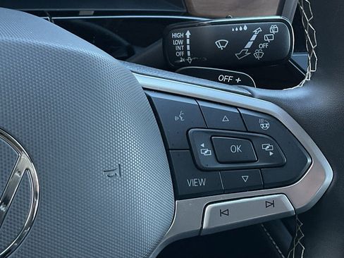 Used 2024 Volkswagen Atlas SE image 25