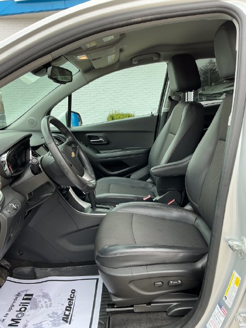 Used 2022 Chevrolet Trax LT w/ LT Convenience Package AWD/4WD image 10