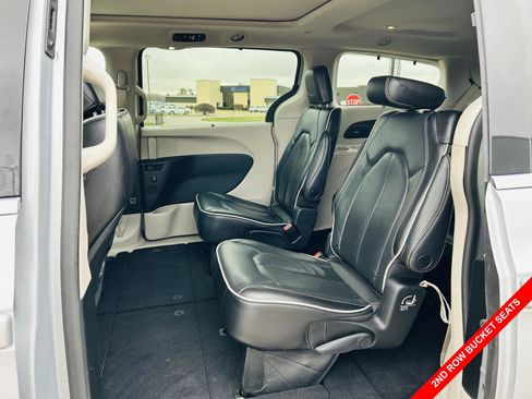 Used 2023 Chrysler Pacifica Limited image 28