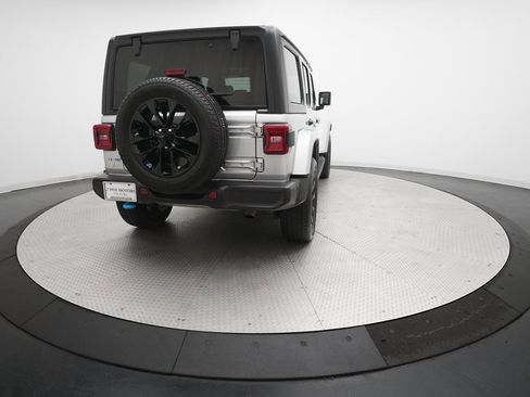 Used 2022 Jeep Wrangler Unlimited Sahara w/ Cold Weather Group image 34