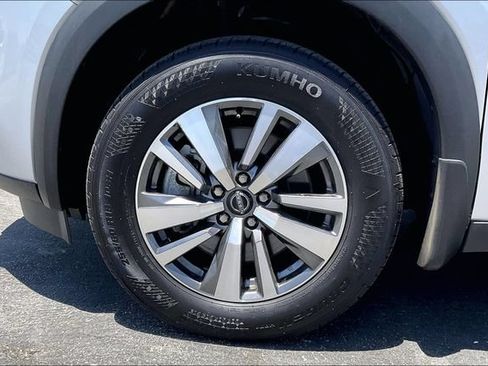 Used 2025 Nissan Pathfinder SL w/ Lighting Package (N92) AWD/4WD image 8