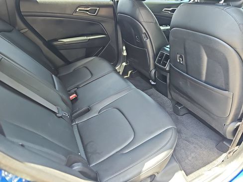 Used 2025 Kia Sportage EX FWD image 11