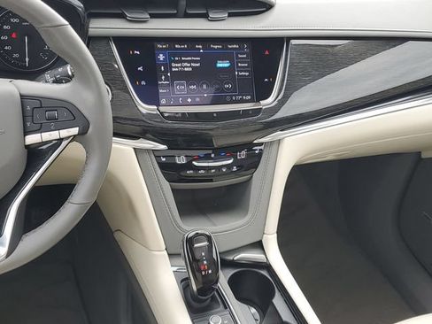 Certified 2020 Cadillac XT6 Premium Luxury AWD/4WD image 15
