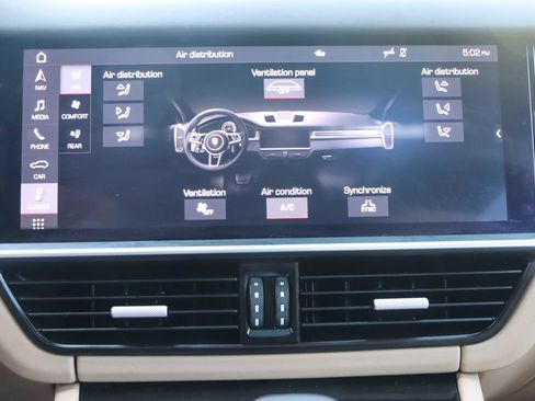 Used 2020 Porsche Cayenne AWD/4WD image 36
