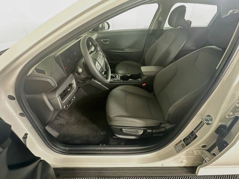 Used 2025 Kia K4 FWD image 13