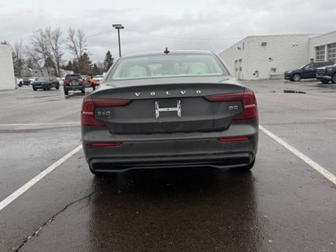 Used 2024 Volvo S60 B5 Core image 8
