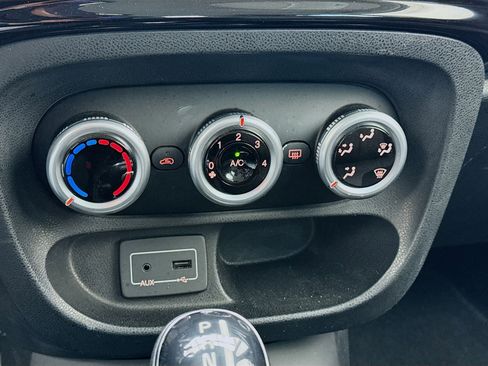 Used 2015 FIAT 500L Trekking FWD image 11
