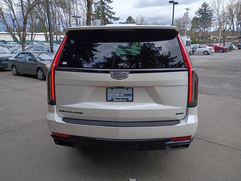 Used 2023 Cadillac Escalade ESV Sport Platinum image 5