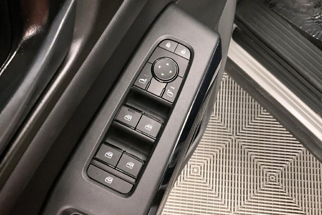 Used 2025 Nissan Pathfinder SV FWD image 39