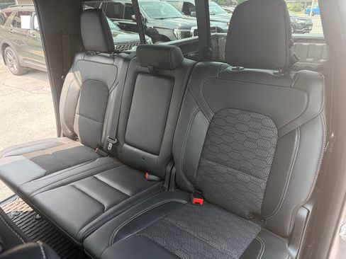 Used 2024 RAM 1500 Big Horn AWD/4WD image 30