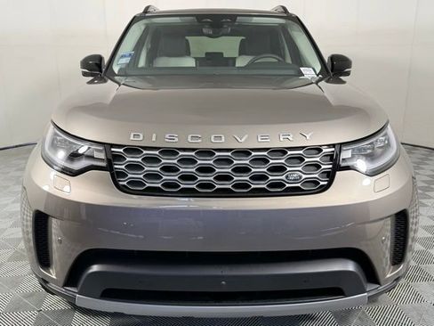 New 2025 Land Rover Discovery S image 9