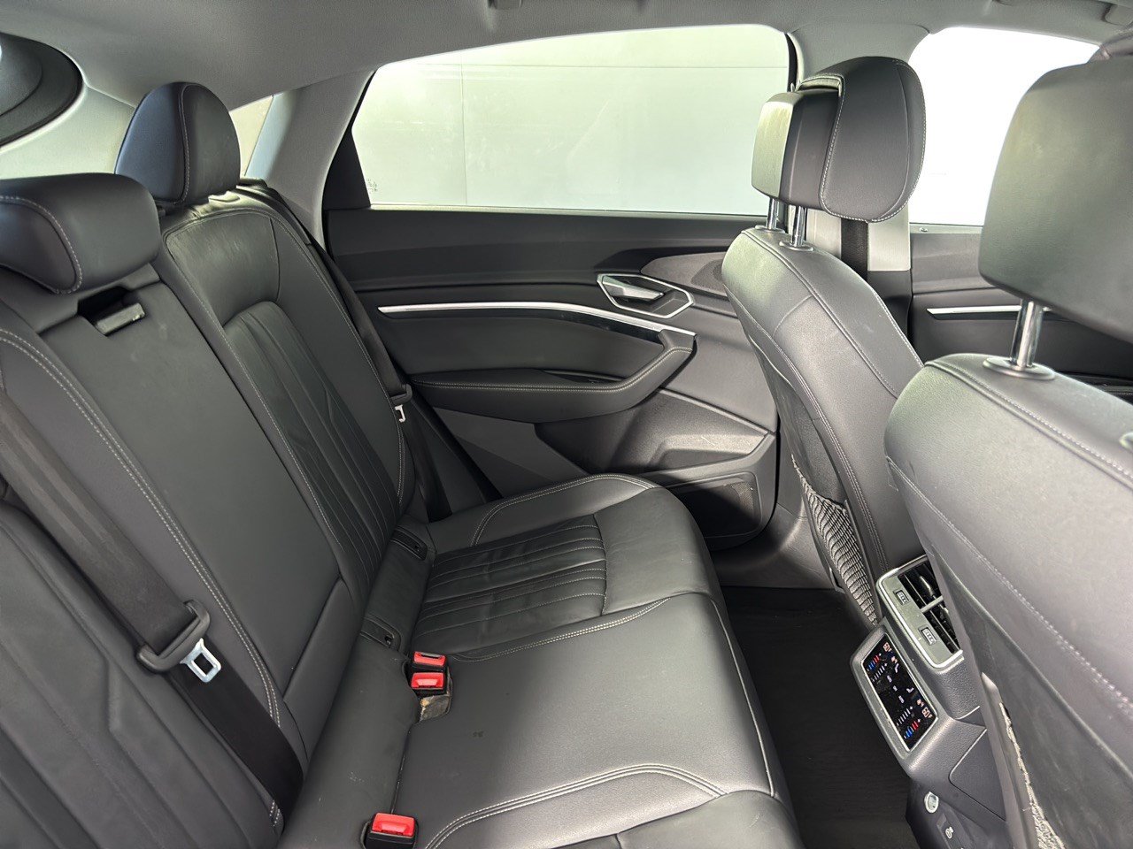Used 2022 Audi e-tron Premium AWD/4WD image 29