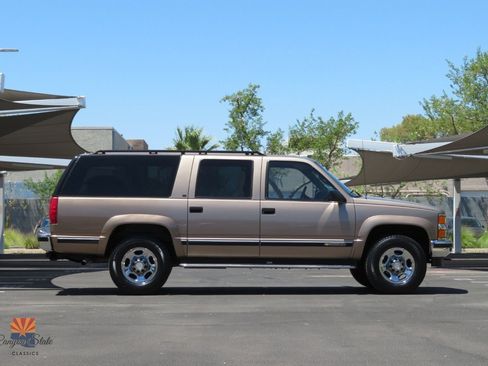 Used 1996 Chevrolet Suburban 2500 AWD/4WD image 2