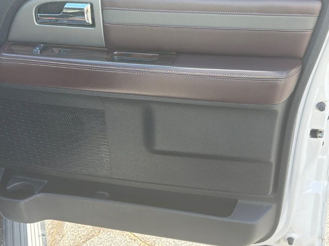 Used 2015 Ford Expedition Platinum RWD image 16