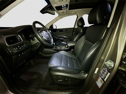 Used 2019 Kia Sorento SX image 17