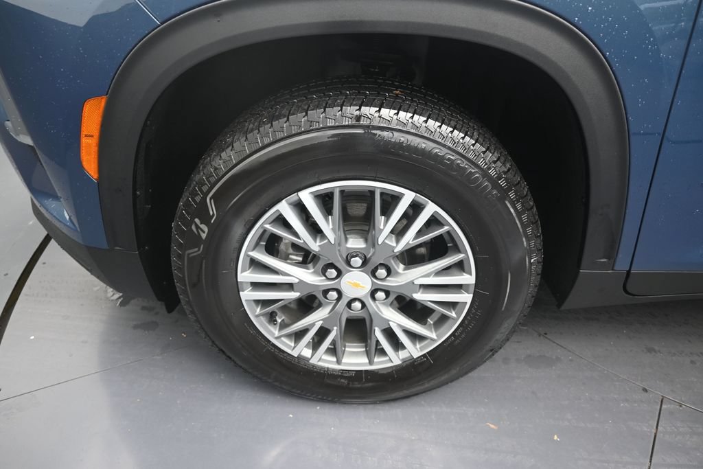Used 2026 Chevrolet Traverse LT FWD image 9