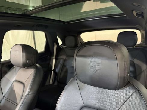 Certified 2023 Porsche Cayenne AWD/4WD image 18