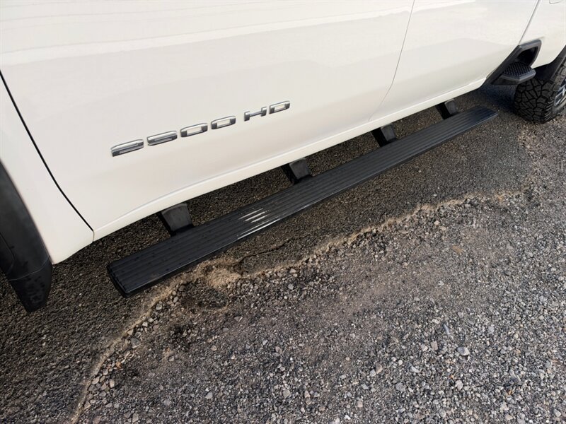 Used 2021 GMC Sierra 2500 SLT AWD/4WD image 16