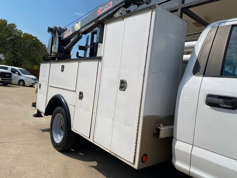 Used 2017 Ford F550 2WD Regular Cab Super Duty image 13