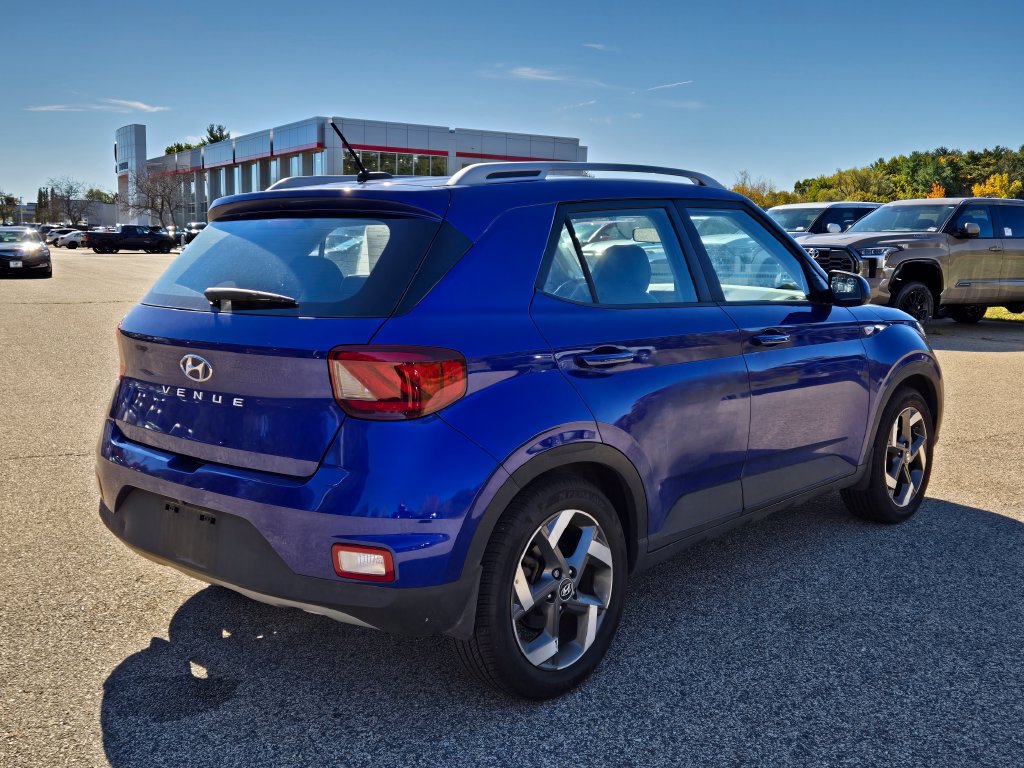 Used 2025 Hyundai Venue Limited FWD image 6