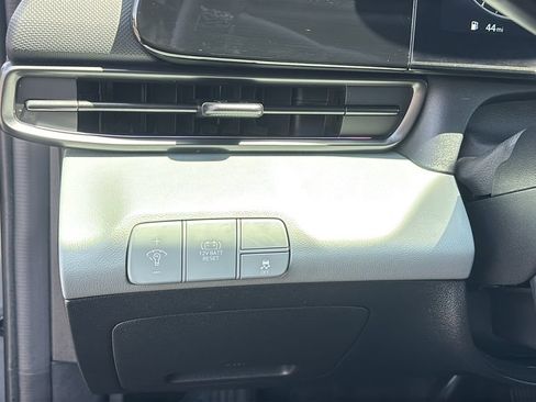 Used 2025 Hyundai Elantra Limited FWD image 15