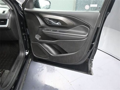Used 2024 GMC Terrain SLT image 11