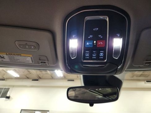 Used 2022 Jeep Grand Cherokee Limited image 19