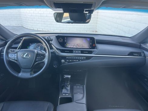Used 2021 Lexus ES 300h w/ Premium Package image 11