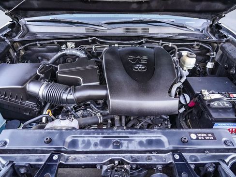 Used 2016 Toyota Tacoma TRD Off-Road w/ Towing Package image 32