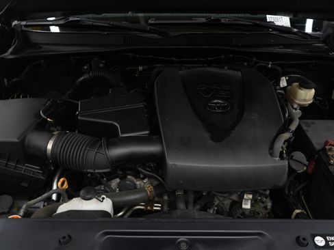 Used 2018 Toyota Tacoma TRD Sport w/ Exterior Package AWD/4WD image 31