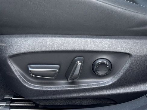 Used 2025 Toyota Prius Limited image 28