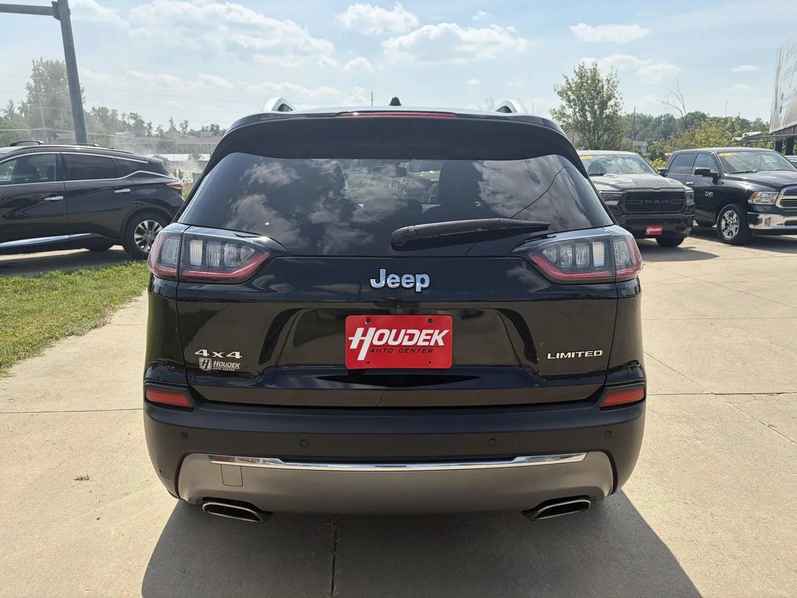 Used 2019 Jeep Cherokee Limited AWD/4WD image 7