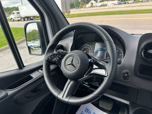 Used 2026 Mercedes-Benz Sprinter 2500 image 23