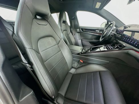 Used 2025 Porsche Panamera RWD image 43