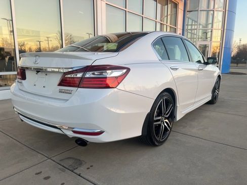 Certified 2017 Honda Accord Sport Special Edition image 5